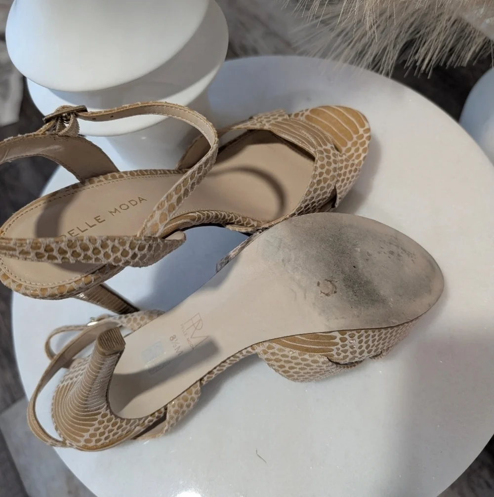 Pelle Moda 5 inch heels sz. 8.5